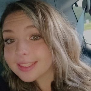 Meet your Posher, Chloe